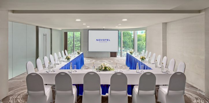 Meeting-Burgundy-2-min.jpg
