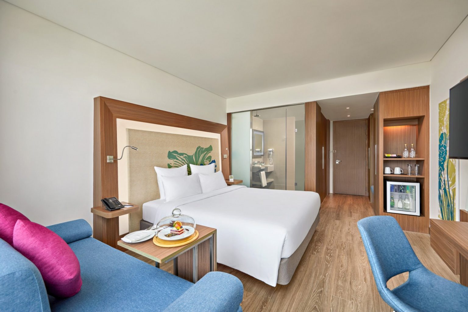 SUPERIOR ROOM, 1 King Bed - Novotel Saigon Centre | Business Hotel