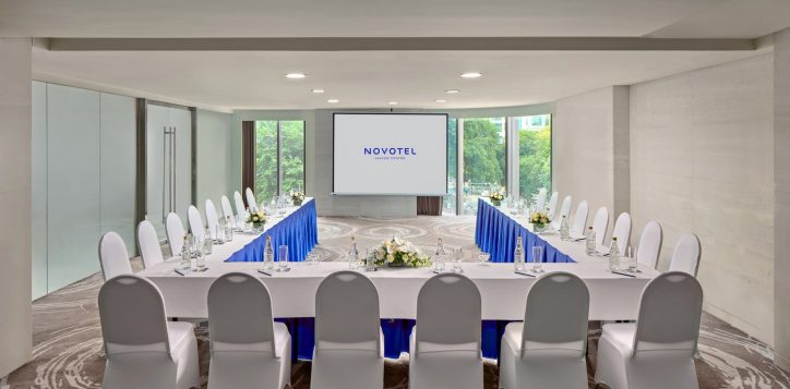 meeting-burgundy-2.jpg